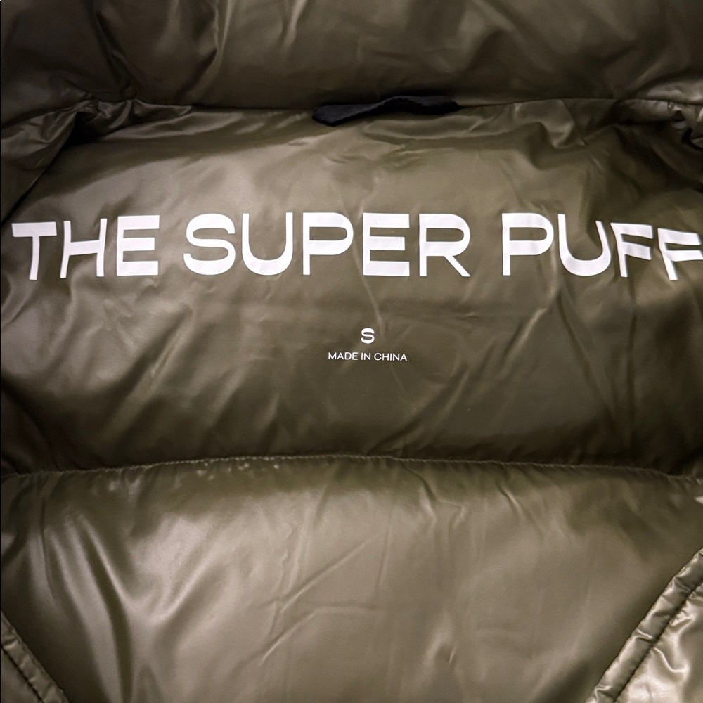 Aritzia THE SUPER PUFF™ Shorty - Hi-Gloss - Picture 6 of 9